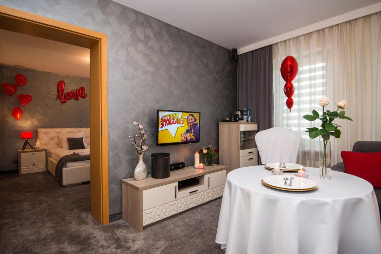 פינצ'וב Zacisze Nad Nida Resort מראה חיצוני תמונה