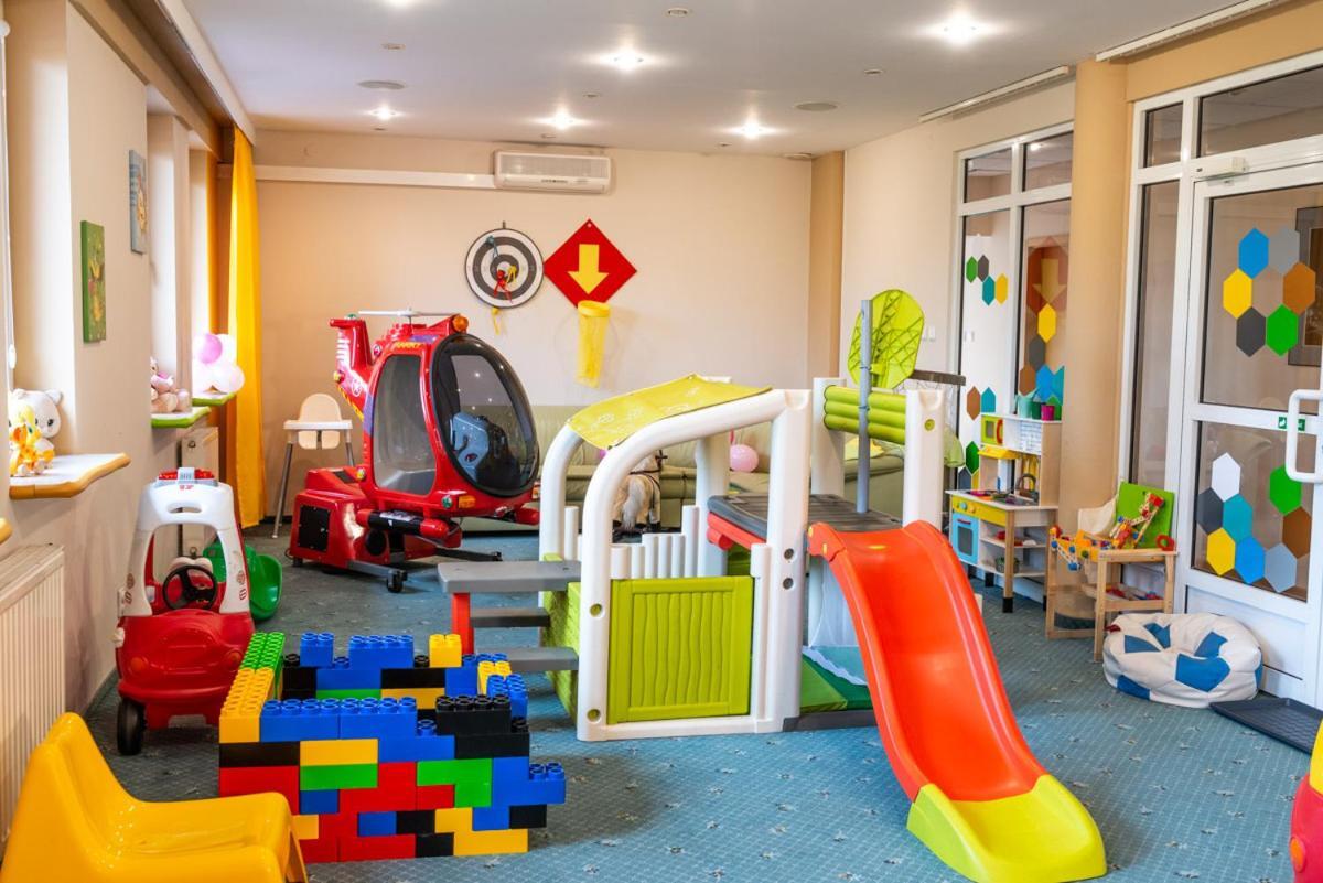 פינצ'וב Zacisze Nad Nida Resort מראה חיצוני תמונה